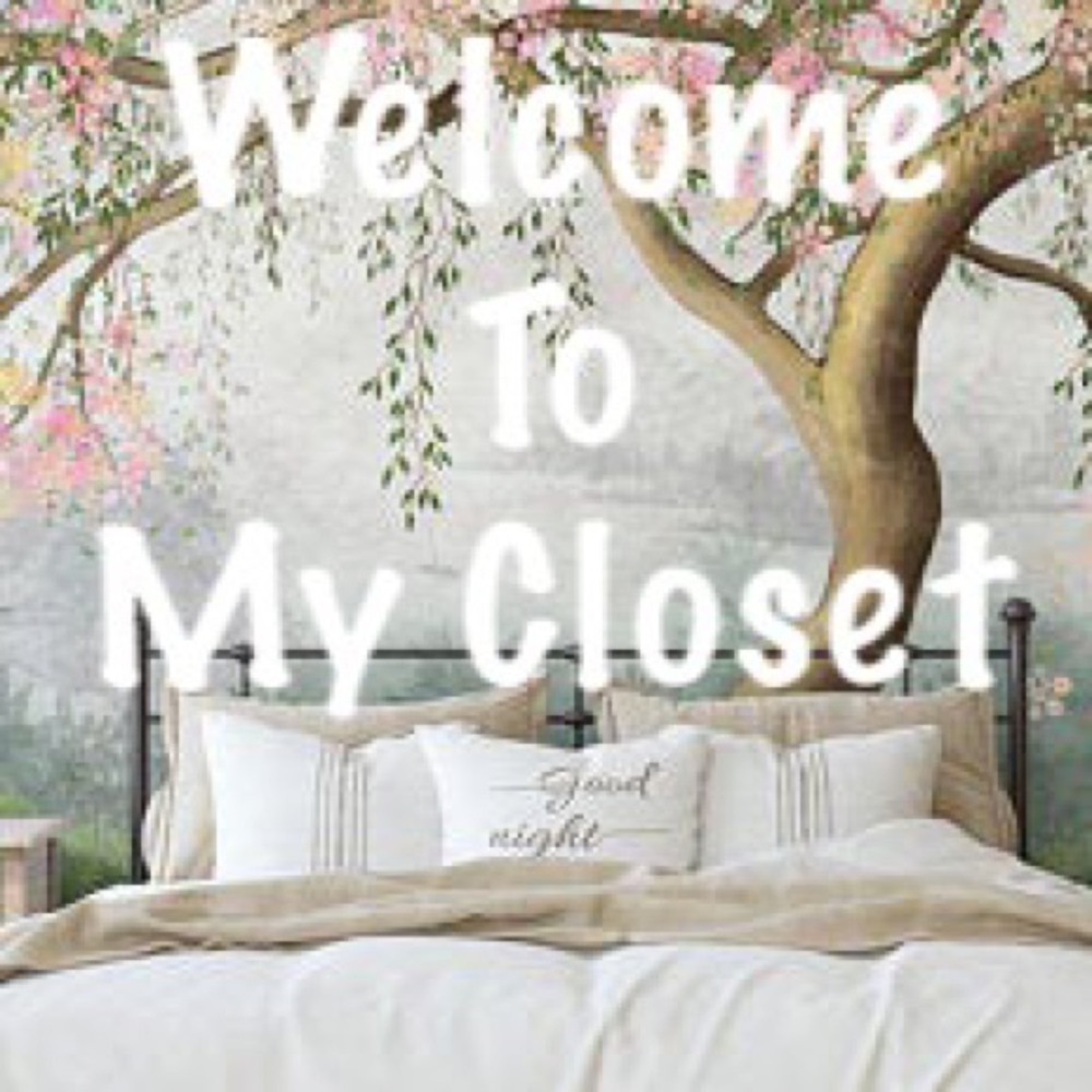 ⭐️Leave me a note to check out your closet⭐️